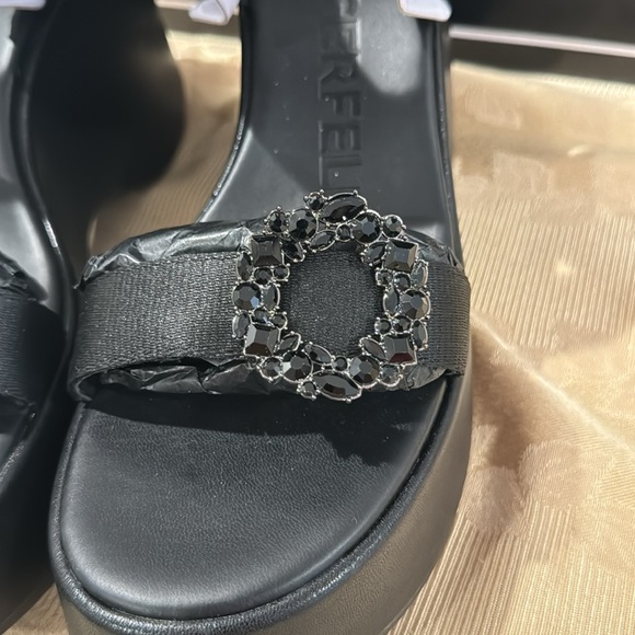 Karl Lagerfeld Kiana Platform Sandal. Ladies 9 - Picture 8 of 12